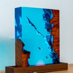 Alternative view of Luova puinen epoksihartsivalo – valas vedenalaisessa maailmassa, pieni yölampun malli