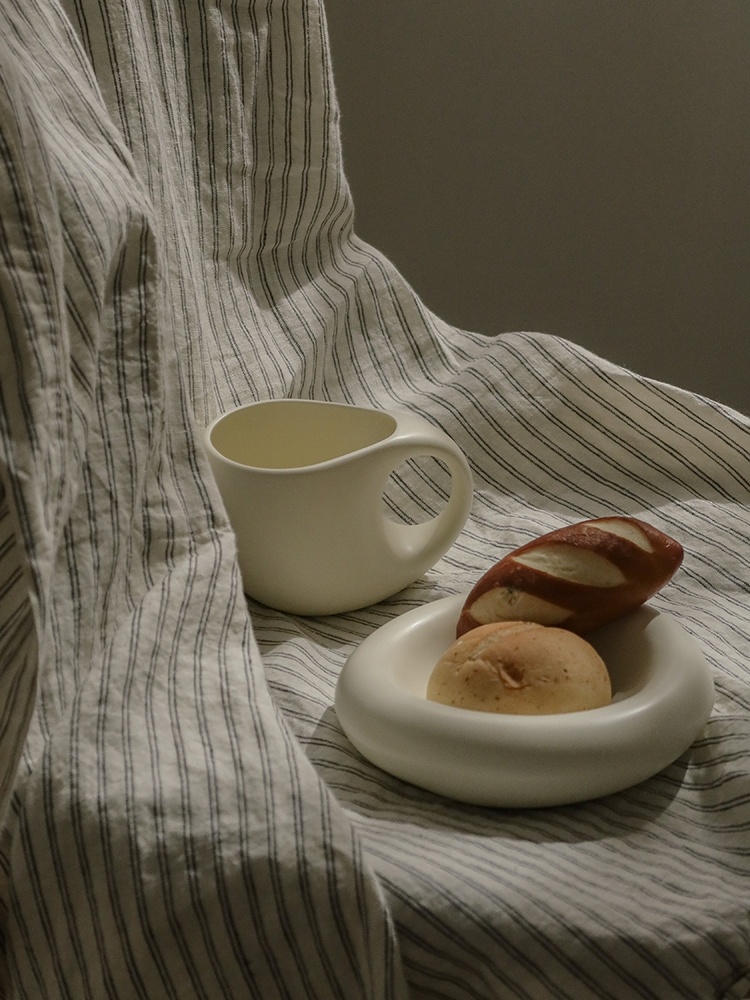 Pohjoismainen keraaminen muki ja lautasetti – Aamiaiseen tai kahvihetkiin kotona - Image 4