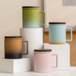 Keraaminen vesimuki sihdillä ja puukannella – Pastellisävyinen haalistuva mattapinta (290 ml)