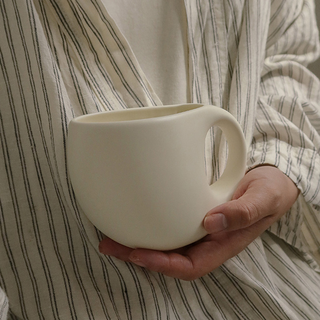 Pohjoismainen keraaminen muki ja lautasetti – Aamiaiseen tai kahvihetkiin kotona