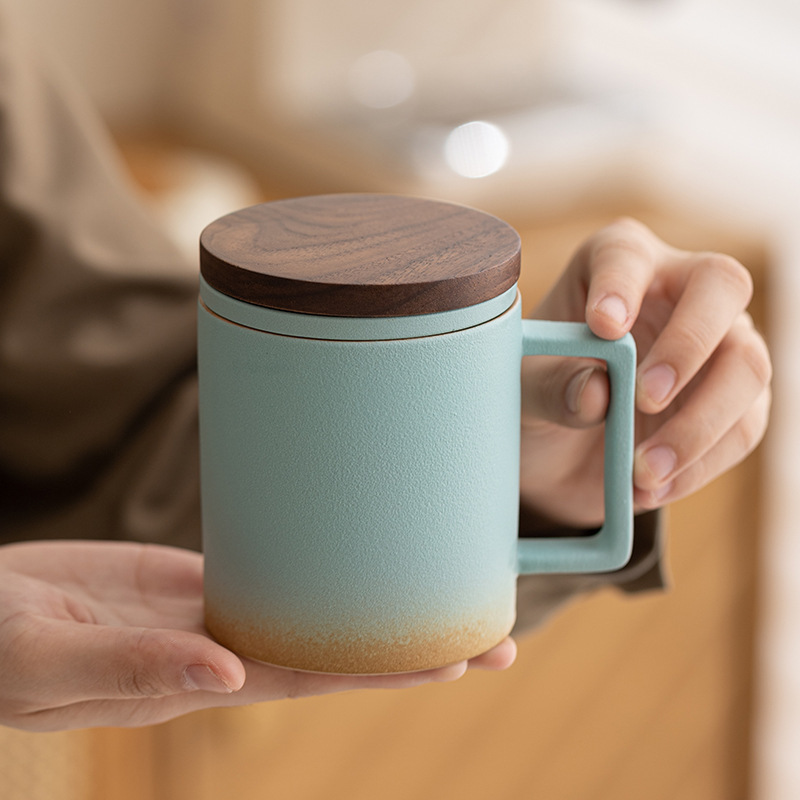 Keraaminen vesimuki sihdillä ja puukannella – Pastellisävyinen haalistuva mattapinta (290 ml) - Image 6